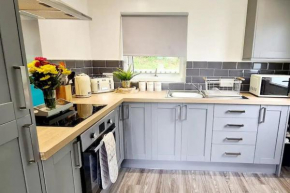 Cosy Hideaway Lodge in Glan Gwna